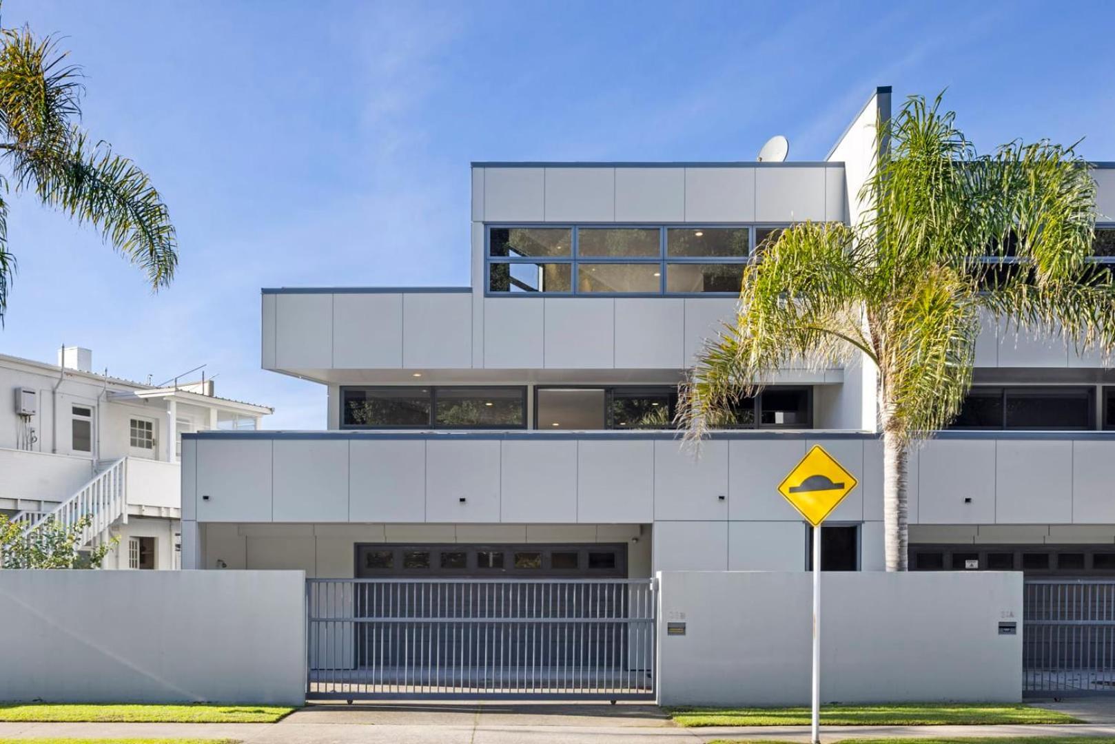Pacific Escape - Downtown, Beach & Sea Views Mount Maunganui Exterior photo